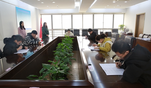 筆試現(xiàn)場1_副本.jpg